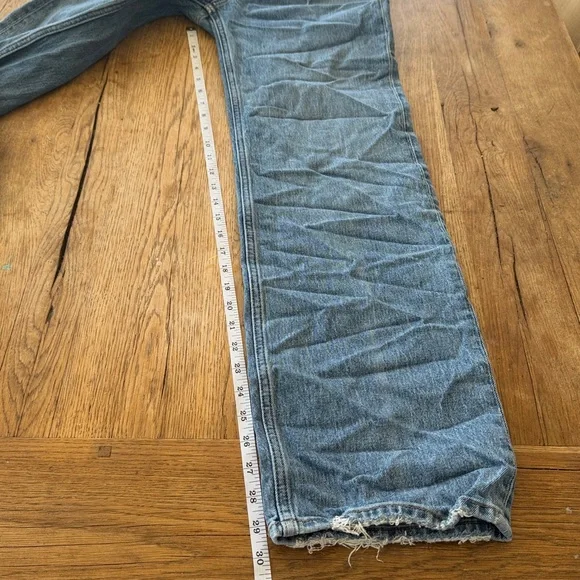 Abercrombie & Fitch Light Wash Raw Hem The '90s Relaxed Jean High Rise Size 4 - Picture 2 of 7